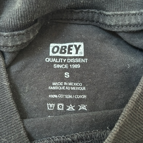 Obey T-Shirt size small in black - Picture 2 of 2